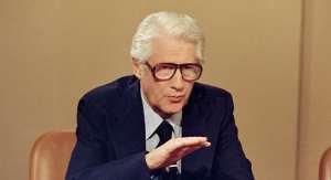 As "Deep Throat," W. Mark Felt leaked information about Watergate to Bob Woodward and Carl Bernstein eventually proved vital in bringing down Richard Nixon's presidency. However, his involvement as "Deep Throat" was kept a secret for decades until he revealed it in 2005. He died 3 years later.