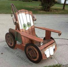 You know the annoying tow truck voiced by Larry the Cable Guy. Yeah, that's him. But I have to like how the person made this lounge chair of him. Now that's clever.