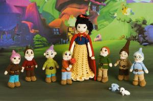 Yes, I had amigurumi dwarves before in this post. However, these are smaller and include Snow White.