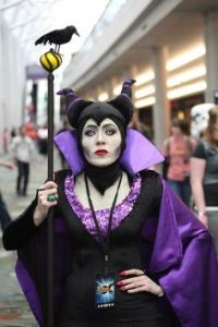 Sure she may attractive in black and purple. But she's the green skin woman who people like Captain Kirk should avoid.