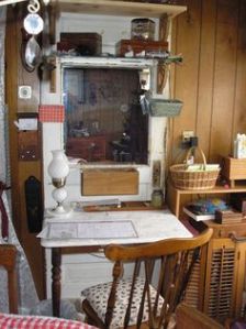 Well, this seems like a nice work desk. And it has a blackboard to write stuff, too.