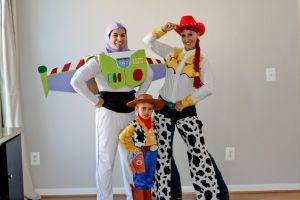 After all, Buzz tends to have a thing with cowgirls. But I like how the dad's Buzz costume is DIY. Guess this is a Toy Story family.