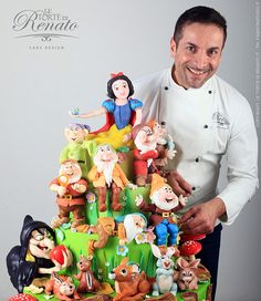 I'm sure this guy is proud of the cake he made. Even has the Wicked Queen in her old hag disguise.