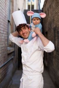 Yes, this is a dad and kid costume from Ratatouille. And yes, these two look so adorable.
