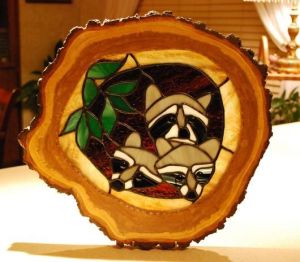 I guess this is inlaid into a tree trunk slice. Still, the raccoons are so adorable.