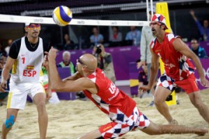 Seems like the US men's beach volleyball team decided to use some of the tablecloth pattern from Norway. Luckily not many people watch men's beach volleyball anyway to notice.