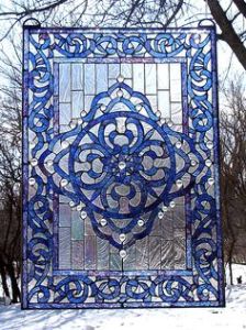 Either way, it sure goes well with the winter scenery. This must've been made with a lot of care and patience.