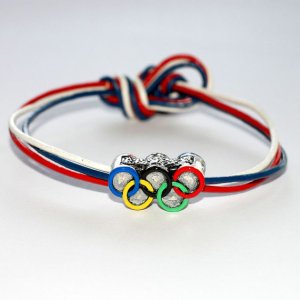 Or is it a necklace? Sometimes you can't tell. Either way, sure looks nice.