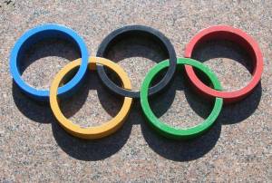 Yes, these are made of wood. And yes, they lock. But no, I don't think they stand up as far as I'm concerned.