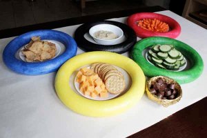 And it even has the dip in the middle. Of course, the black and blue don't have food that matches their colors. But that's fine.