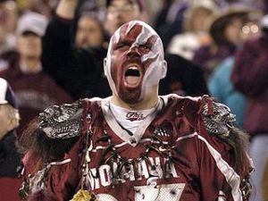 And he seems to have rather ornate shoulder pads to match. Like how he has the hand print on his face.