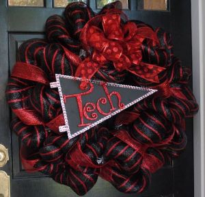 Texas Tech University may not have team as popular as the Longhorns. But you have to admit, the Red Raiders have a great color scheme that works.