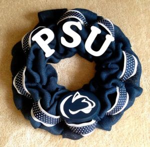 Sure it might not use a lot of decorations. But the ribbon on the navy blue makes it so lovely.