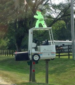 Or at least I think it's a golf cart because it sure looks like it. Then again, it might be something else.