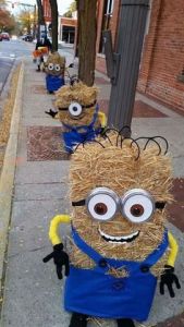 Yes, these the hay bales of minions from Despicable Me. There are a lot of minion scarecrows out there. This among the most creative.