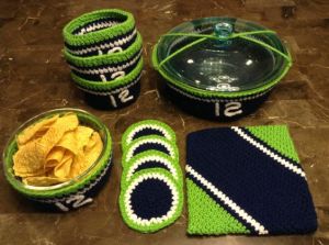 Includes coasters, bowl warmers, and a table cloth. Perfect for gaming occasions.