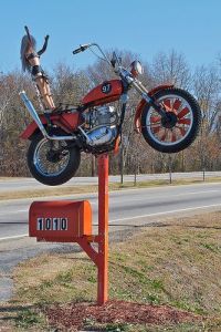 Yes, I know the person who lives at that place is either crazy or a repressed art major. But at least no one is bound to mistake their address during mail time.