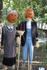 Yes, it's supposed to be the American Gothic couple that's countlessly parodied. But these two are smiling instead of stern.