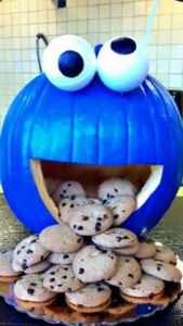 I don't think the pumpkin is real. But I do like how it has cookies in it. So perfect.