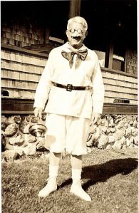 Now that's a very creepy rendition. More like a serial killer dressed as Donald Duck and on a budget. Not something you'd want in a slasher horror movie.