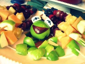 This one has Kermit as an apple centerpiece. But it's still a delightful Muppet platter.
