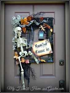 I'm impressed by how skeletons can be so hospitable. Love how they used a picture frame for this, too.