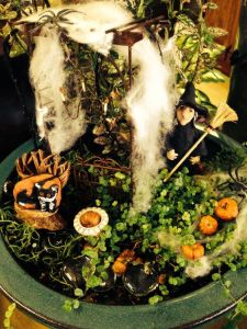 Too bad the cat's painted on a rock. But it surely makes a stunning display if you ask me.