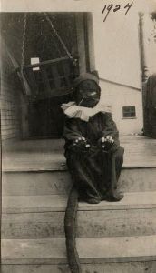 Especially when it could scratch your eyes out with no second thought. Yes, this cat is evil.