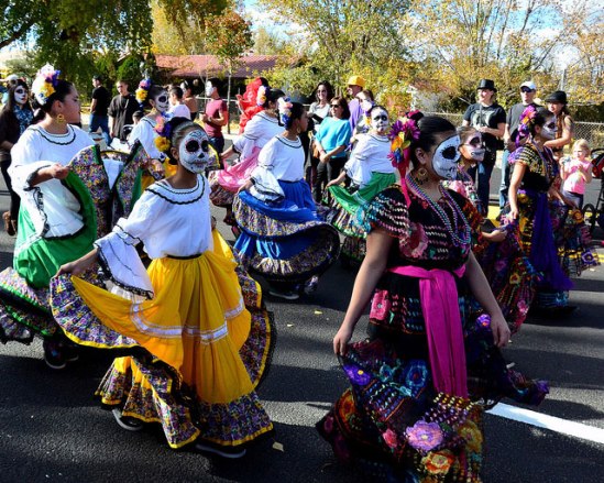albuquerque_marigoldparadediadelosmuertos_larrylamsa_cc-by640
