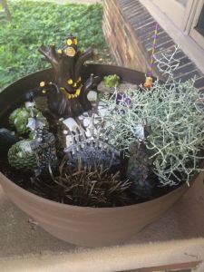 Seems like there's something not right about this tree. Something seems to glow inside. Like the plants on this.