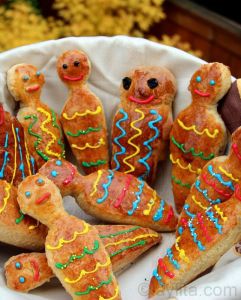 Well, this is Pan de Muertos or "bread of the dead." Not sure what it's used for. But I do like these bread figures.