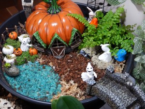 There we see the ghosts at the pumpkin house again. Nevertheless, the fern on this is lovely.
