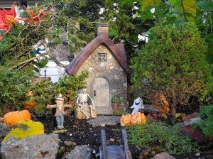This includes skeletons, ghosts or any undead. Gnomes don't care.