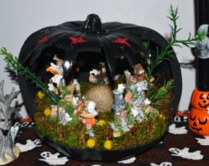 Well, it's kind of hard to make out what's going on here. But I'm sure the figures are kind of undead.