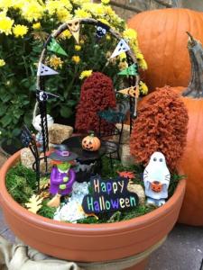 Well, this seems kind of cute. Love the trick or treaters and the banner.