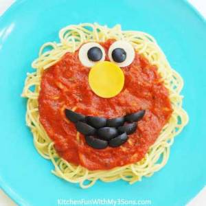 Doesn't hurt that Elmo's face can be done on top of tomato sauce. Like the olive mouth.