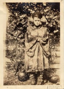 Is she supposed to be a geisha? Please don't tell me she's supposed to be a geisha. That ain't right.