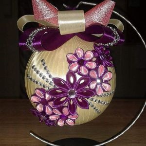These flowers are quite lovely on this off white Christmas ornament, Love the ribbons, too.