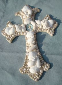Well, this one uses small snail shells as well as larger ones. Think this cross design is better than the last one I showed.