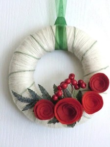 Well, this is a rather simple wreath. Like how it's Christmasy without being over the top. Lovely.