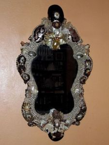 This seems like the kind of mirror Ursula would own. Well, if she wasn't more into a simple design in her lair.