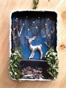 We all know that's Snape doing it since the doe reflects his love for Lily. Ron uses the sword to destroy Slytherin's locket.