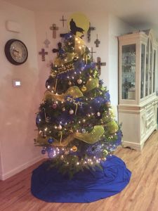 This one has a topper of Batman silhouetted among the moon or a spotlight. Has comic sound effects on the branches.