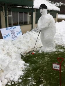 Now I'm no fan of golf and I'm sure this guy was made for a country club. But I do find this display amusing. 
