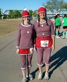 I'm not sure if these costumes are from SantaCon. Maybe some Christmas related race. But they're Christmas related so who cares.