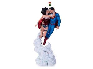 However, we should understand that Superman's love interest is Lois Lane. Then again, Wondy might be better conditioned to handle a Kryptonian baby.