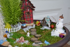 Guess they didn't have a lot of cotton. But you have to admire the snowman on this one. Like the plaid house.