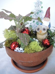You can also see a Christmas tree with green beads. Love the owl which I think is a hoot.