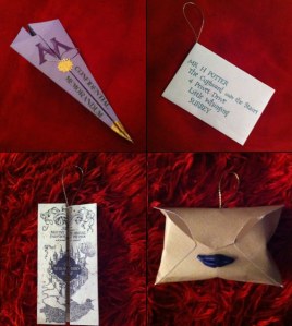 Consists of a Ministry of Magic flyer, Harry's letter from Hogwarts, the Marauder's Map, and a Malfada Hopkirk letter. The last one I had to look up.