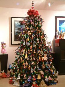 Guess the ornaments on this tree are nowhere near cheap. Since many seem like you'd find them in a catalog.